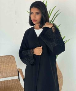 عزة المتميزة - عباية سومة سوداء