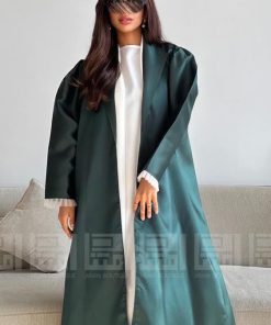 Alternative view of دار امتنان - عباية صيفية خضراء بتصميم أنيق مع أكمام مزينة بالتل الأبيض- 1308