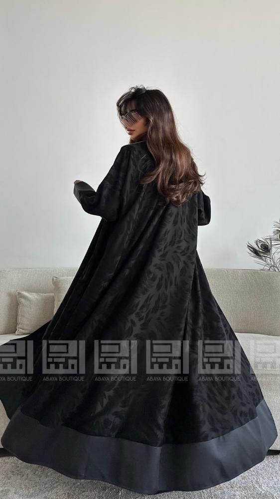 دار امتنان - عباية سوداء جاكار ربع كلوش بميكادو بارد ومبطنة بالحرير- 1477 - Image 2