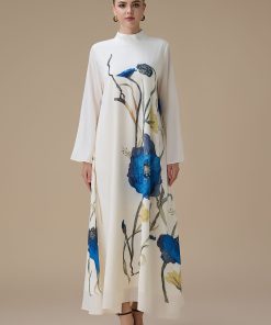 اكتان - جلابية طويلة بتطريز زهور زرقاء وياقة عالية