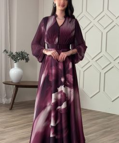 اكتان - فستان ارجواني ماكسي بثثنيات وطبعة أزهار