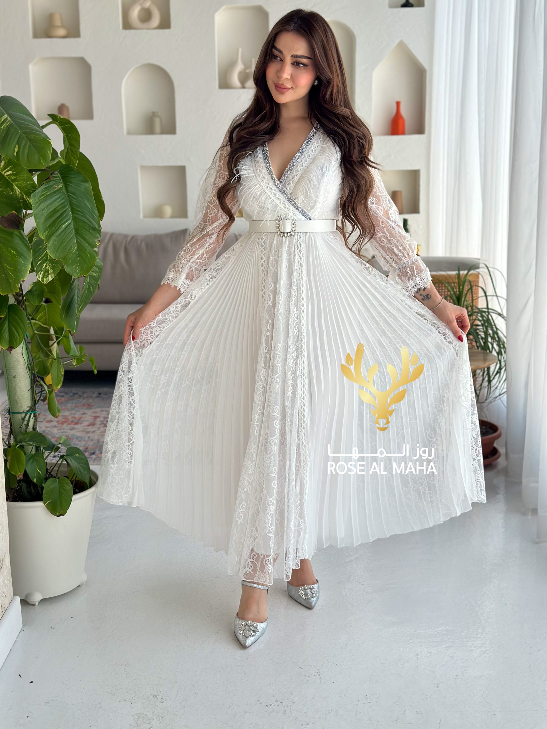 روز المها - فستان أبيض دانتيل بكسرات بليسيه - Image 2