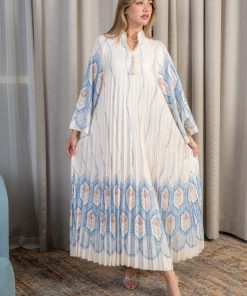 Alternative view of لورا فاشن - جلابية ناعمة بثنيات طولية ونقوش هندسية بلون أزرق