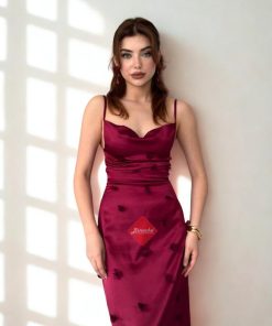 بينوش - فستان ساتان ناعم مزين بأزهار