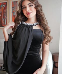 Alternative view of أوبرا فاشن - فستان سهرة أسود مخمل بتطريز لؤلؤ فاخر وشال شيفون أنيق