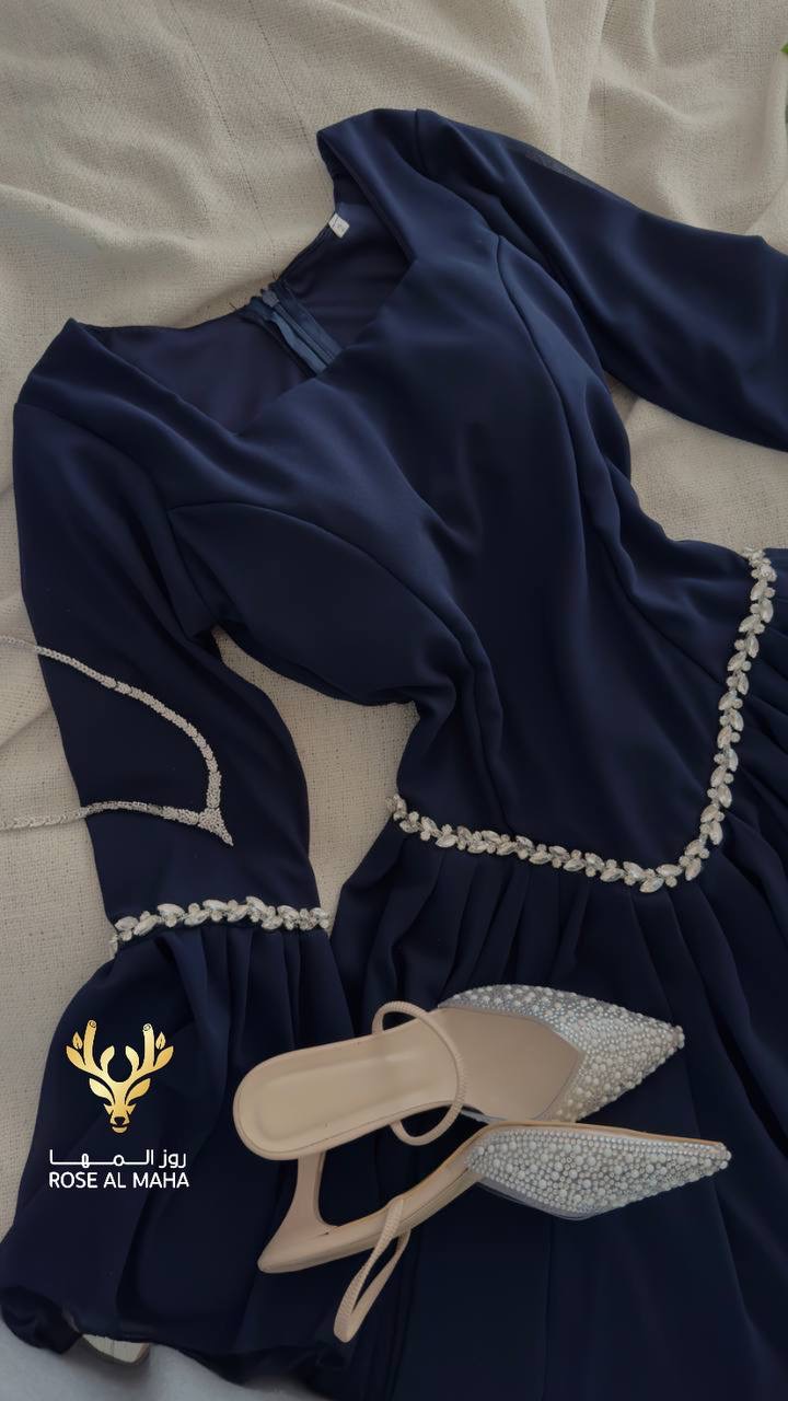 روز المها - فستان شيفون كحلي مزين بالكرستال - Image 4