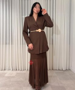 طقم جاكيت بليزر و تنورة بخامة التل الناعمة مع حزام راقي