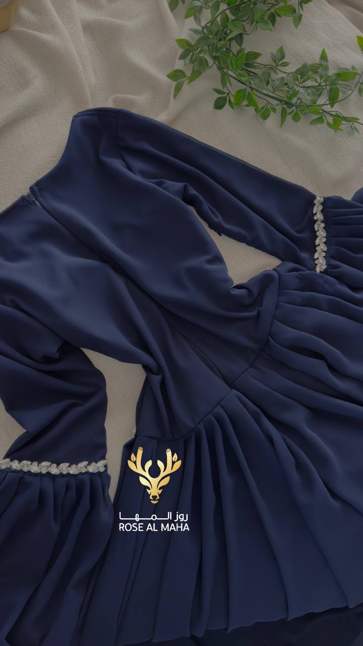 روز المها - فستان شيفون كحلي مزين بالكرستال - Image 3