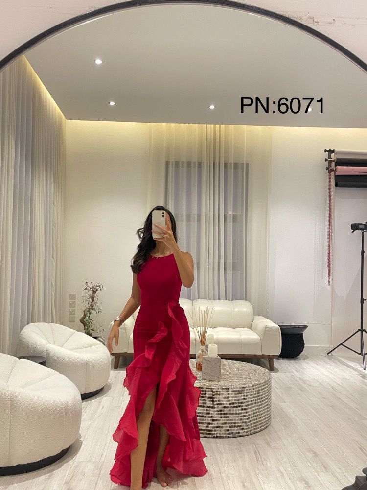 روز المها - فستان ناعم طويل لون احمر فخم - Image 3