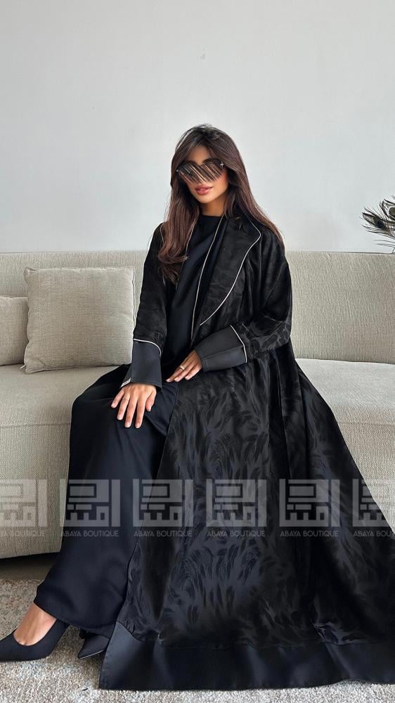 دار امتنان - عباية سوداء جاكار ربع كلوش بميكادو بارد ومبطنة بالحرير- 1477 - Image 4