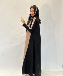 Alternative view of مارينا للعبايات - عباية بليزر اسود ولحمي