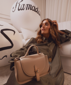 الفي - شنطة نسائية أنيقة بلون بيج