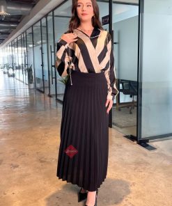 بلوزة مخططة ستايل اكمام طويلة مع سلسال لؤلؤ