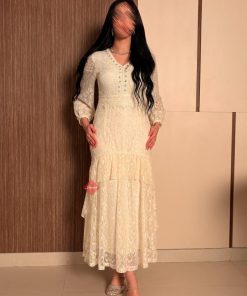 بينوش - فستان سهرة باكمام طويلة مزينة بالدانتيل الراقي والكريستال اللامع