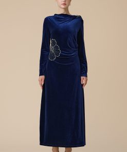 Alternative view of اكتان - فستان كحلي طويل مخمل بتطريز