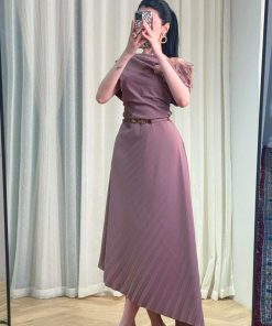 Alternative view of أوبرا فاشن - فستان ناعم كريب لون لحمي بكسرات بالاسفل ووردة بالكتف