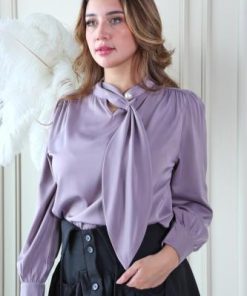 أوبرا فاشن - بلوزة قماش حرير ستان على سكارف في العنق بفص لول اكمام طويلة