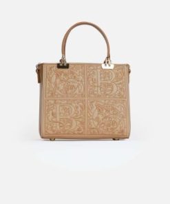 أوبرا فاشن - شنطة يد فاخرة ماركة كريسبلا مطرزة بنقوش بارزة باللون البيج