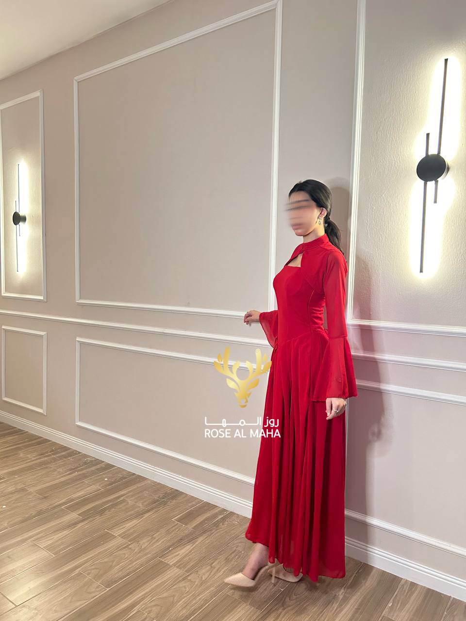 روز المها - فستان شيفون أحمر بقطعتين وأكمام واسعه