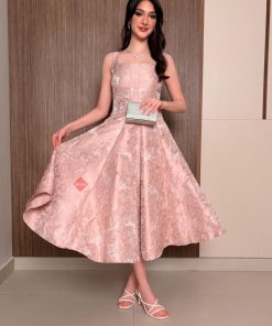 بينوش - فستان ناعم ستايل كت مزين بالورود