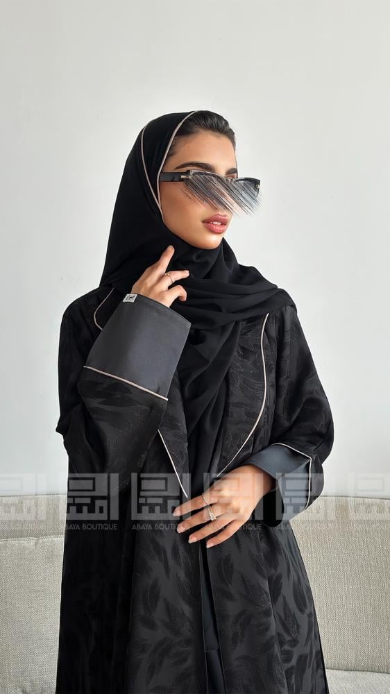 دار امتنان - عباية سوداء جاكار ربع كلوش بميكادو بارد ومبطنة بالحرير- 1477