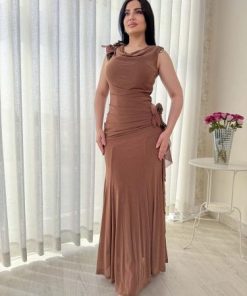 أوبرا فاشن - فستان ناعم استرتش لون موكا موس مزين بورود بالخصر والكتف