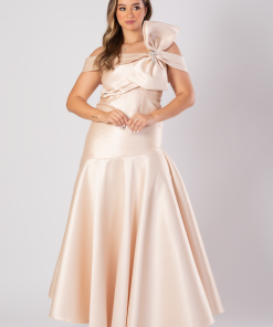 تريجر آيلاند - فستان سهرة طويل اوف شولدر بفيونكه