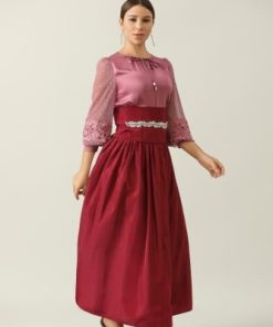 أوبرا فاشن - طقم برغندي أنيق بلمعة ساتان وتفاصيل دانتيل ناعمة