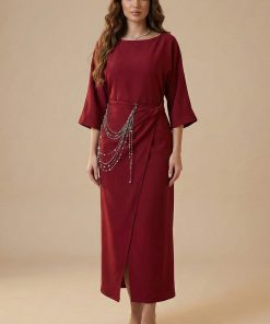 اكتان - فستان طويل مزين بالكريستال لون عنابي