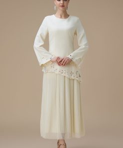 اكتان - فستان طويل بيج بطبقتين بتصميم ناعم