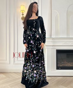 جولينا - فستان مخمل اسود مطرز بالزهور