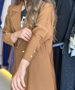 مارينا للعبايات - عباية لون جملي بازرار ذهبيه