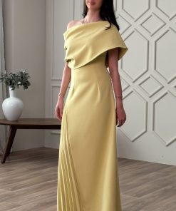 Alternative view of اكتان - فستان ماكسي بكسرات جانبية لون اصفر