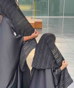 Alternative view of عزة المتميزة - بشت اسود حرير للاطفال