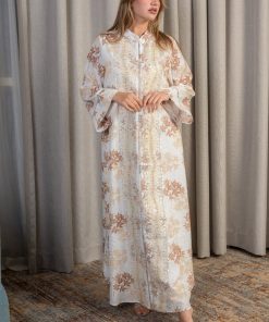 لورا فاشن - جلابية كريمية بنقشة زهرية بلون ترابي ولمسة أنيقة ناعمة