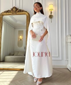 جولينا - فستان أبيض طويل بتطريز فاخر