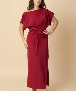 اكتان - فستان ماكسي بكتف مزين بورد لون احمر