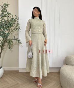 جولينا - طقم زيتوني فاتح بتطريز ناعم