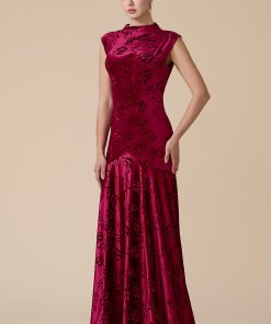 Alternative view of اكتان - فستان احمر طويل مخملي بنقوش