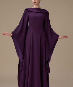 اكتان - فستان طويل بنفسجي بأكمام كيب