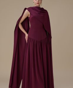 اكتان - فستان برغندي طويل مع كاب جانبي