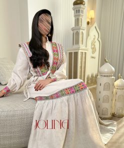 Alternative view of جولينا  - جلابية واسعة أوف وايت بنقوش تراثية