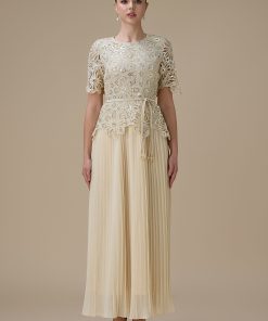 اكتان - فستان طويل بيج بليسيه بتطريز