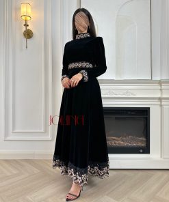 جولينا - طقم جوخ اسود باكمام مطرز بالورود