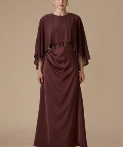 اكتان - فستان بني طويل بأكمام كيب