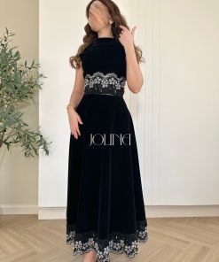 جولينا - طقم مخمل اسود بتطريز ورود فضية