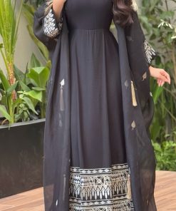 Alternative view of جولينا  - جلابية سوداء بتطريز قطعتين