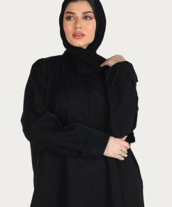 عبايات روزا - عباية بياقة سوداء بكم سفطة منسوجة من قماش الكريب الفاخر مع طرحتها