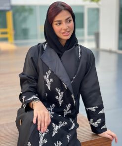 عزة المتميزة - عبايه لنن بتطريز بيج