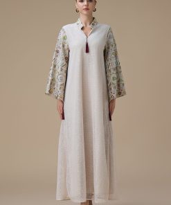 اكتان - جلابية بيج طويلة بتطريز تراثي وأكمام واسعة